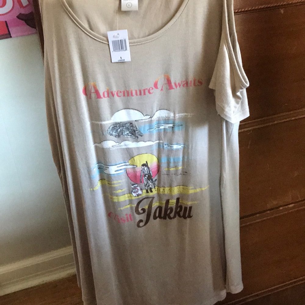 NWT Disneyland women’s Large cut out Jakku top